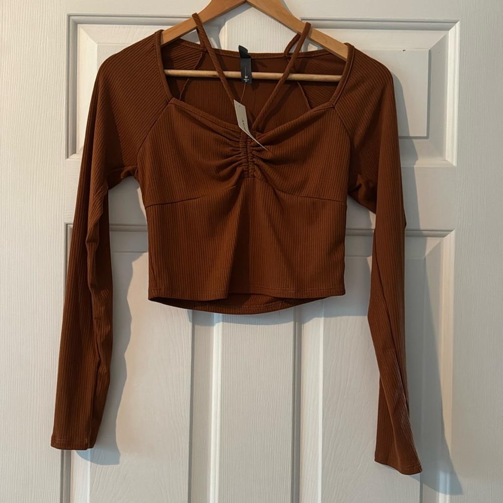 Cropped long sleeve ribbed top